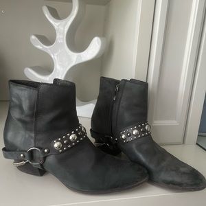 BARBARA BUI Leather Western Chain Stud Black Gray Women’s Ankle Boots Size 10